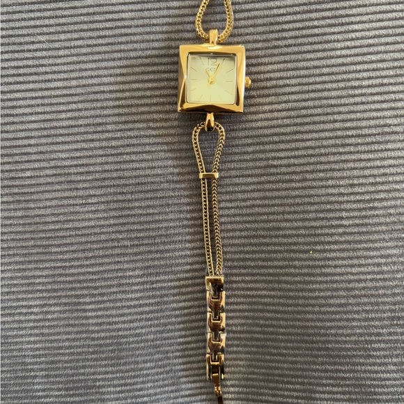 Elegant Gold Square Women's Watch - Picture 4 of 7